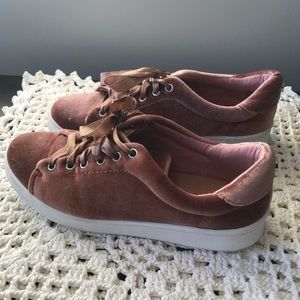 STEVE MADDEN PINK VELVET SNEAKERS, RIBBON LACES